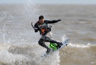  Nuestros instructores son kitesurfistas expertos 